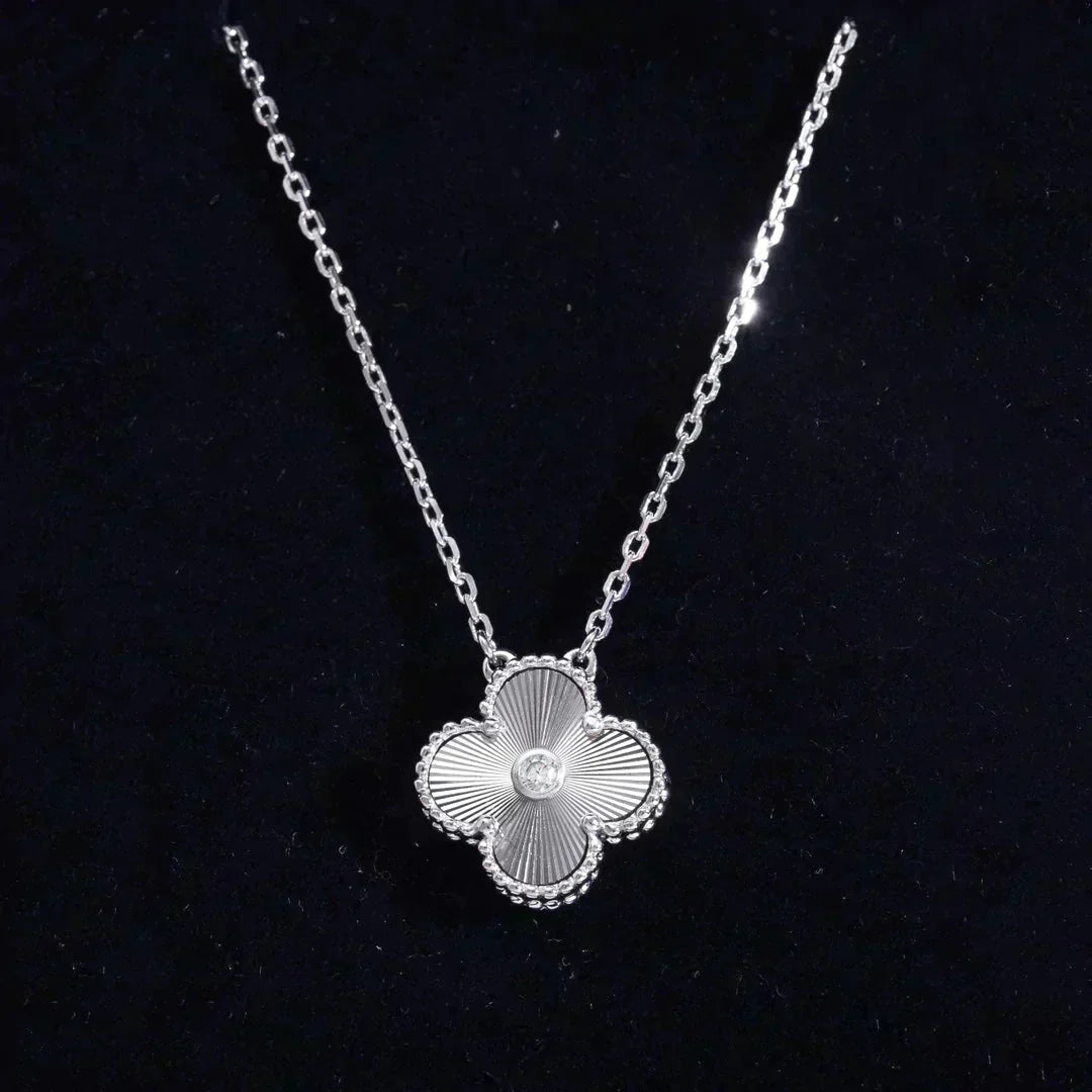 [⭐Luxery]CLOVER  15MM DIAMOND LASER NECKLACE SILVER