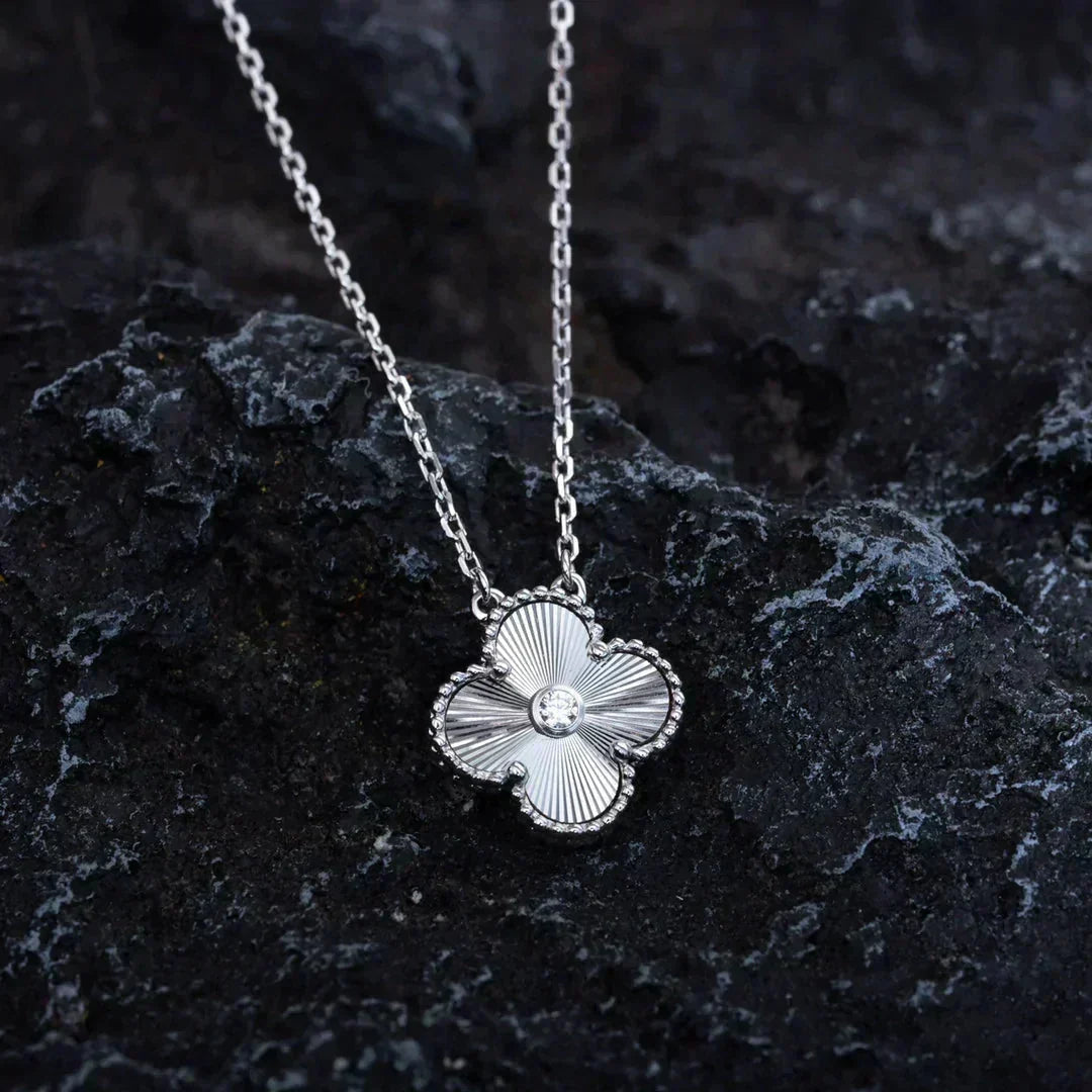[⭐Luxery]CLOVER  15MM DIAMOND LASER NECKLACE SILVER