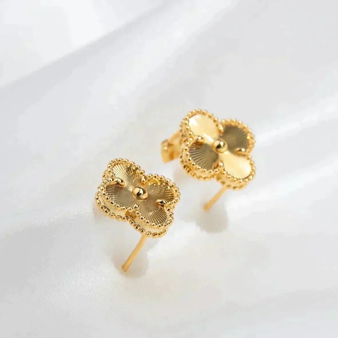 [⭐Luxery]CLOVER MEDIUM 1 MOTIFS LASER EARRINGS