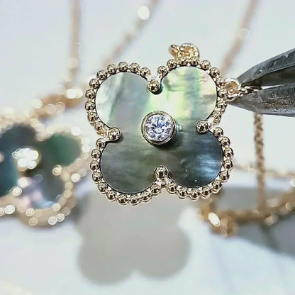 [⭐Luxery]CLOVER 15MM DIAMOND AND MOTHER-OF-GREY NECKLACE