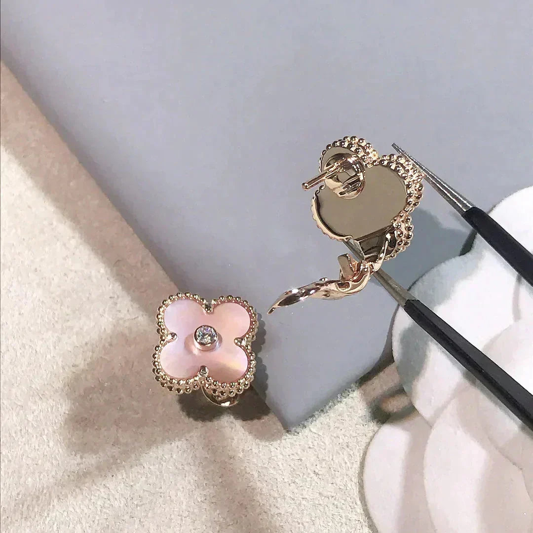 [⭐Luxery]CLOVER MEDIUM 1 MOTIFS  PINK MOP DIAMOND EARRINGS