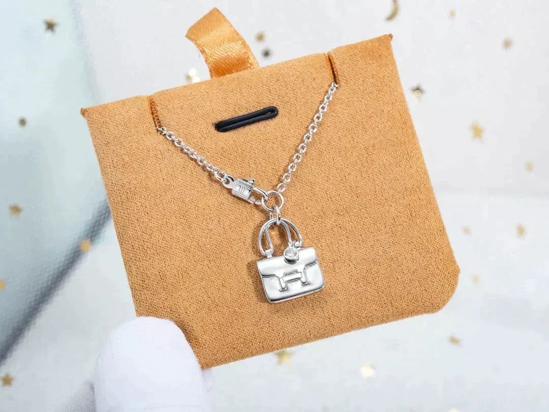 [⭐Luxery]AMULETTE PEDANT SILVER NECKLACE