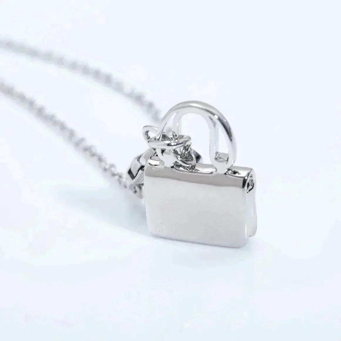[⭐Luxery]AMULETTE PEDANT SILVER NECKLACE