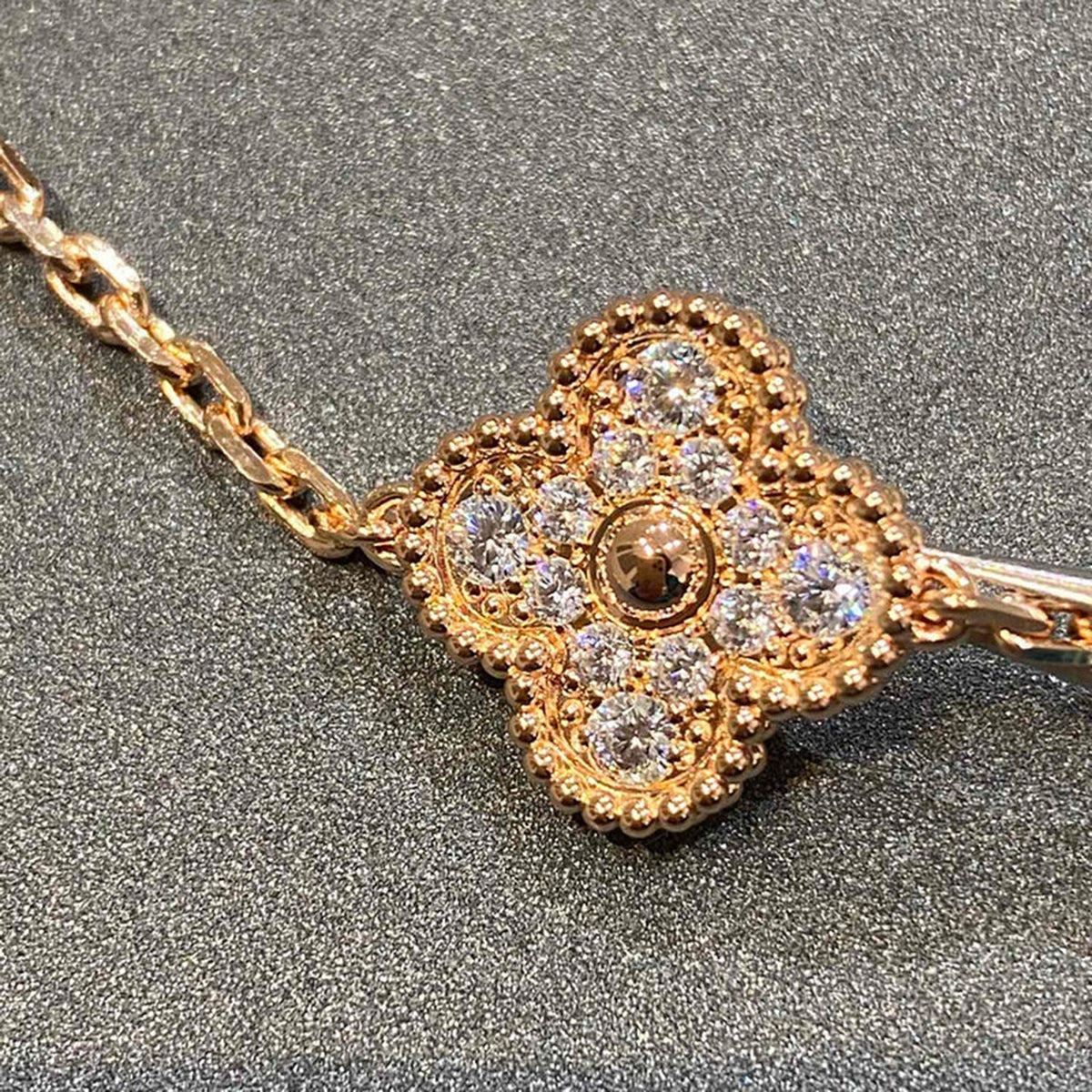 [⭐Luxery] CLOVER 5 MOTIF FULL DIAMOND BRACELET COLLECTION