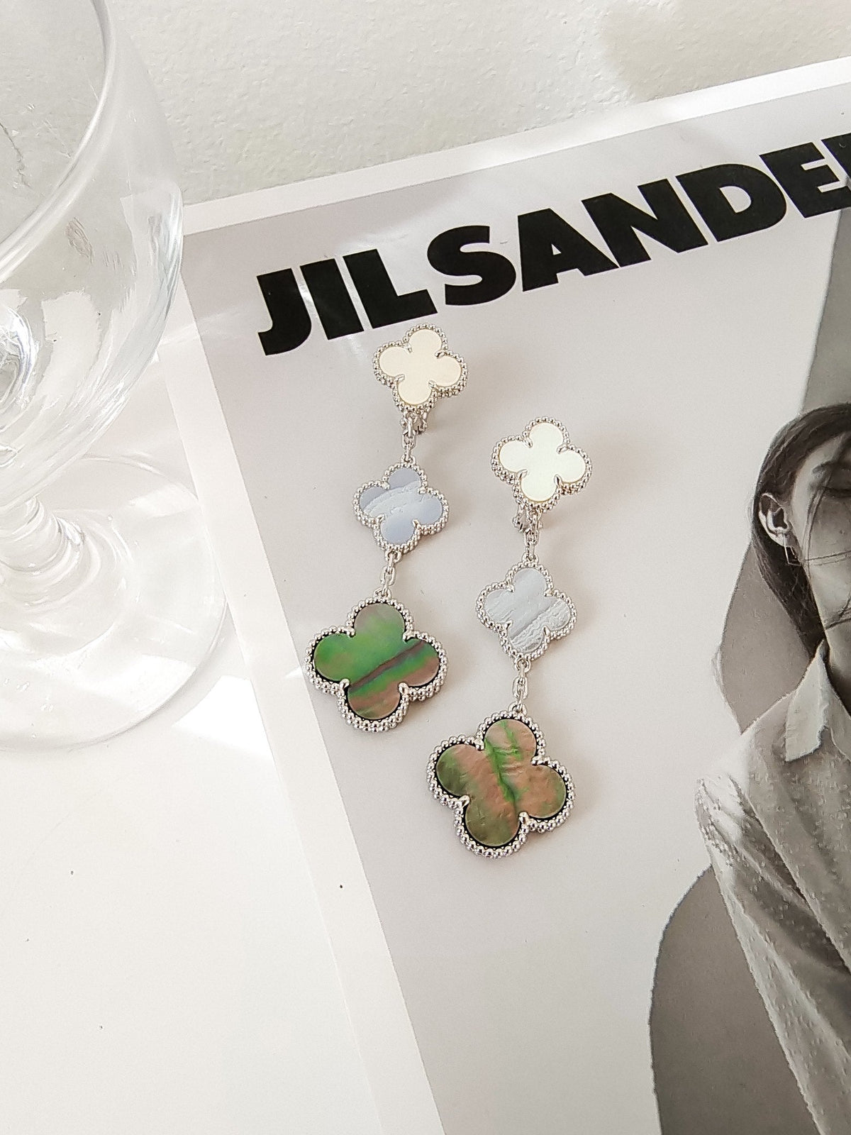 [⭐Luxery]CLOVER 3 MOTIFS CHALCEDONY DARK MOP SILVER EARRINGS