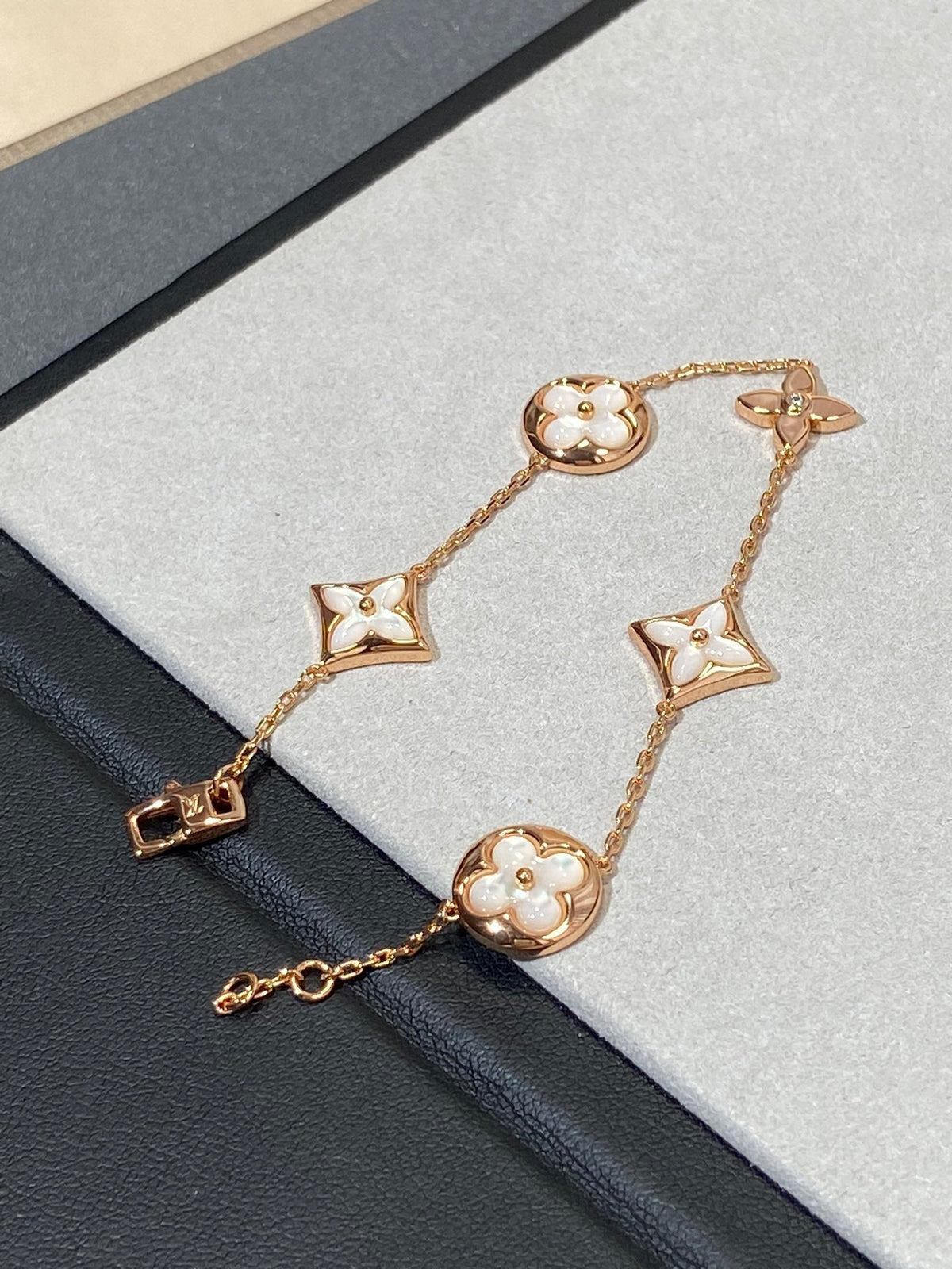 [⭐Luxery]STAR AND SUN 5 MOTIF MOP PINK GOLD BRACELET