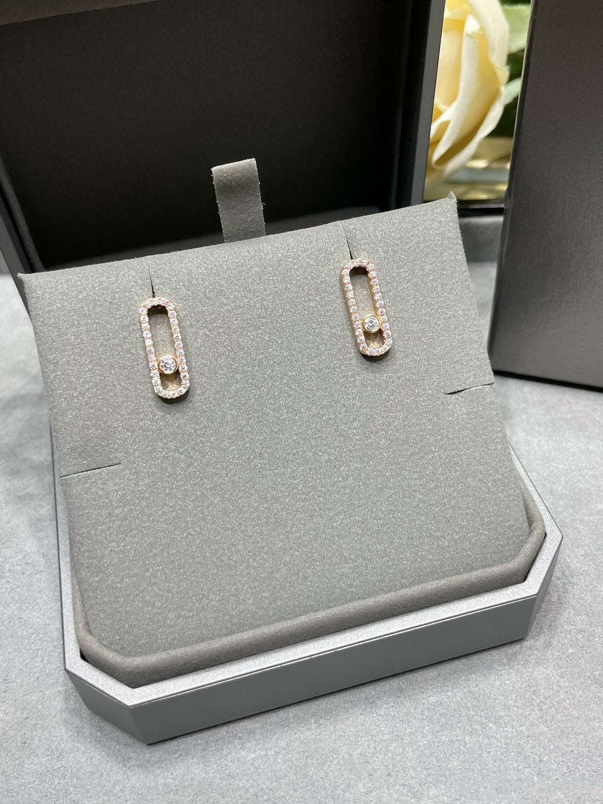 [⭐Luxery]MOVE UNO STUD DIAMOND PAVED EARRINGS