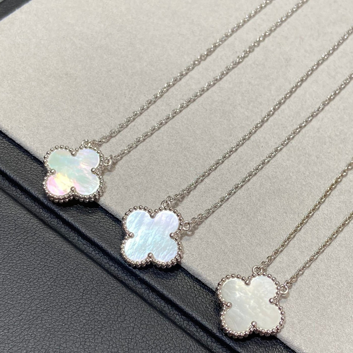 [⭐Luxery]CLOVER MEDIUM SILVER WHITE MOP NECKLACE