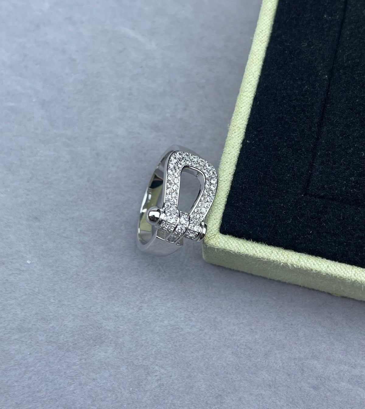 [⭐Luxery]Wide Hoof-Shaped Diamond-Studded Ring