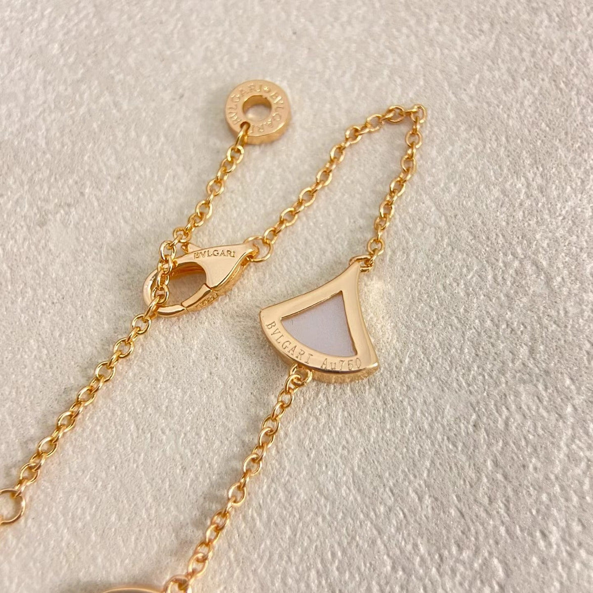 [⭐Luxery]NEW ARRIVAL: TEN-FLOWER DRESS AND GOLD NECKLACE