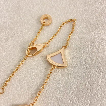 [⭐Luxery]NEW ARRIVAL: TEN-FLOWER DRESS AND GOLD NECKLACE