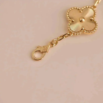 [⭐Luxery] CLOVER 5 MOTIF LASER BRACELET COLLECTION